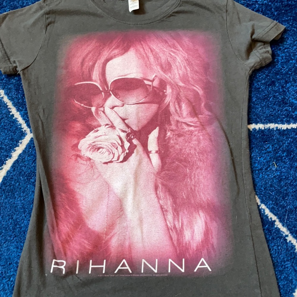 Rihanna official tour vintage T-Shirt